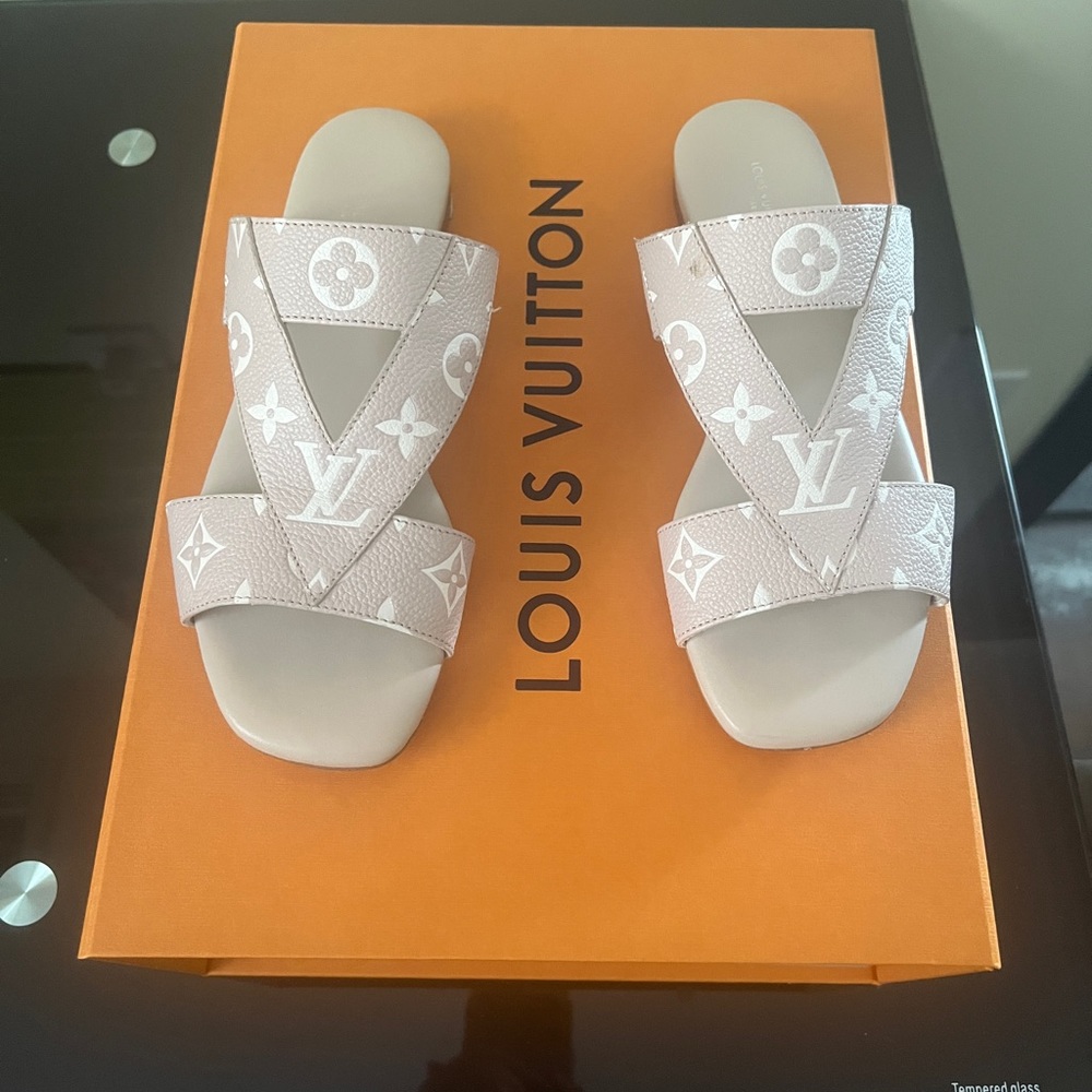 Louis Vuitton sandals size 37 - Picture 3 of 5
